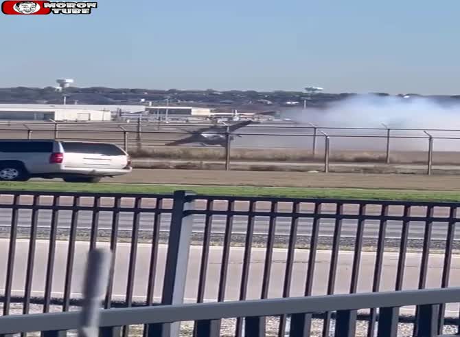 Video :After a turbulent landing, the pilot ejects